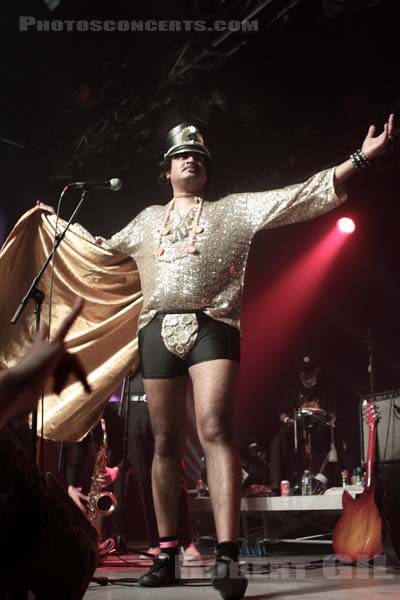 KING KHAN AND THE SHRINES - 2011-04-24 - PARIS - La Machine (du Moulin Rouge) - 